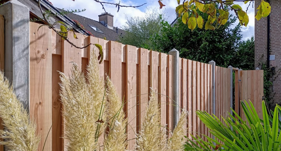 Lage of hoge schutting? Wat past het beste bij jouw tuin?