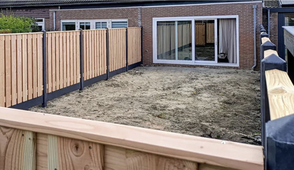 Montage: Hout & beton schutting
