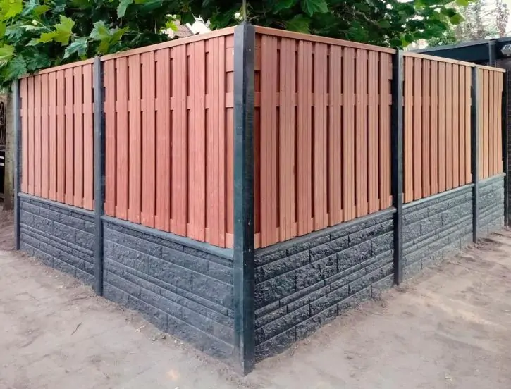 Rotsmotief schutting